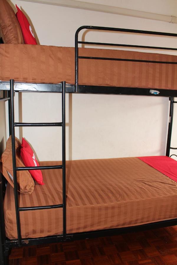 The Twins Hostel Bangkok Exterior photo