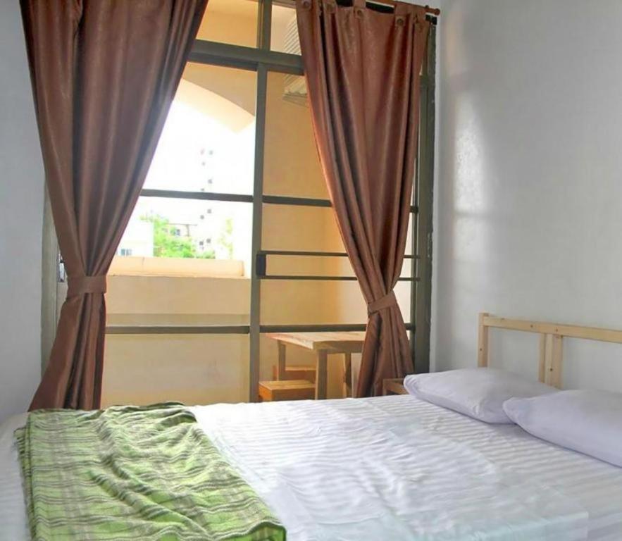 The Twins Hostel Bangkok Exterior photo