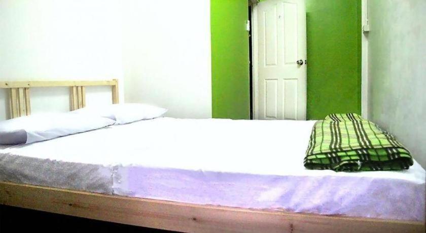 The Twins Hostel Bangkok Exterior photo