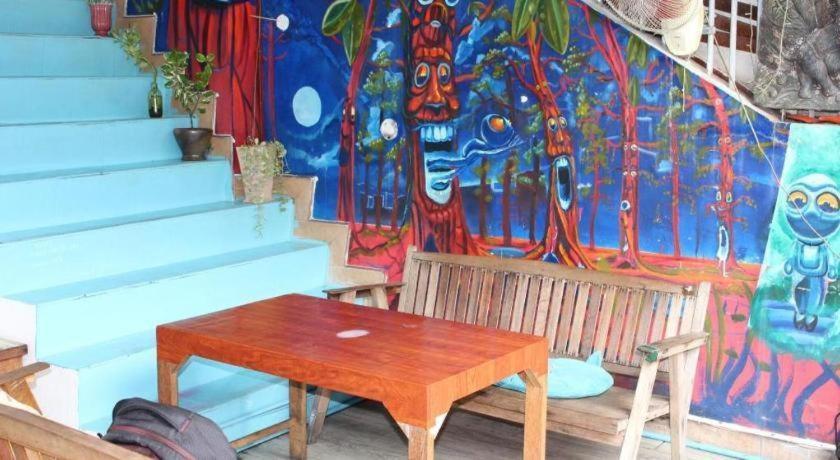 The Twins Hostel Bangkok Exterior photo