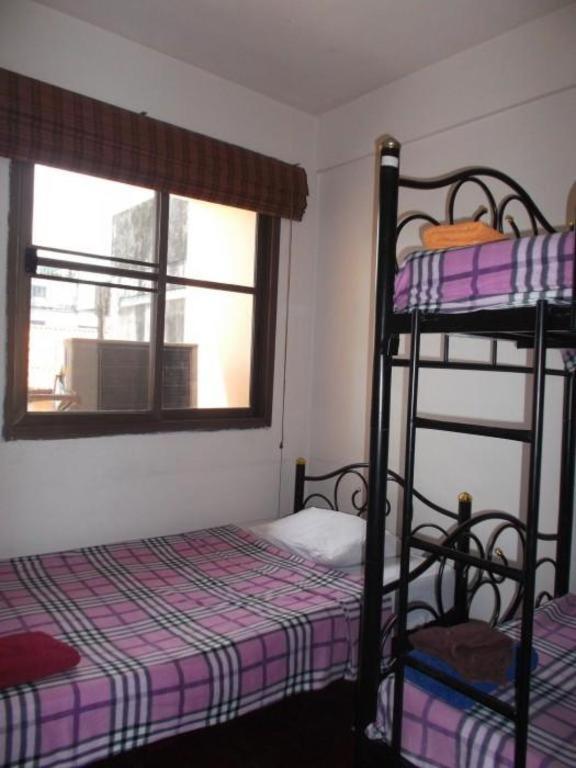 The Twins Hostel Bangkok Exterior photo